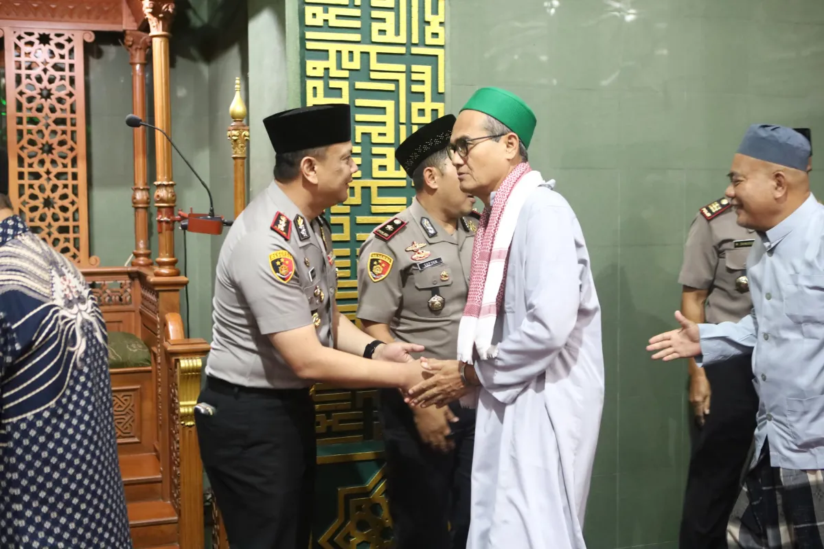Subuh Keliling: Kapolres Tanjung Perak Ajak Warga Jaga Keamanan Lingkungan