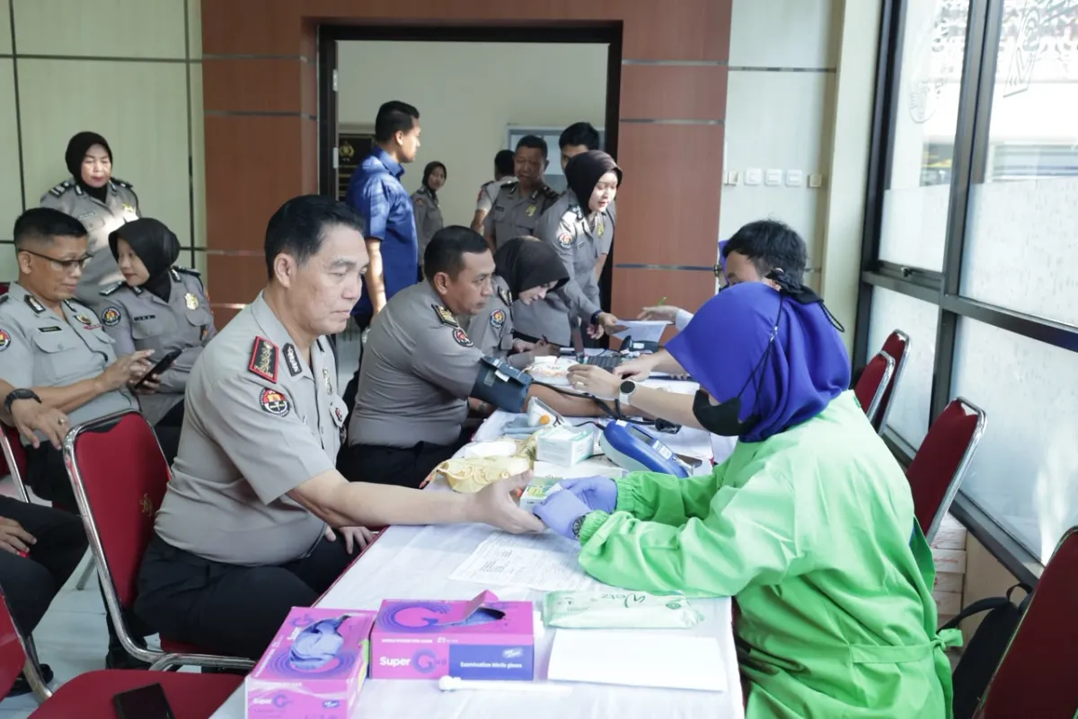 Polda Jatim dan Insan Pers Gelar Donor Darah, Wujud Sinergi Kemanusiaan di Hari Jadi ke-75 Humas Polri